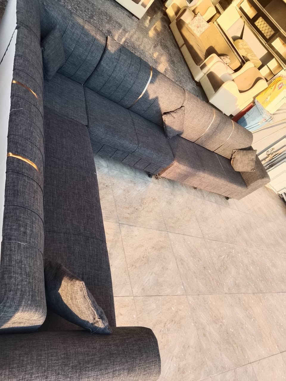 ديوان 9مقاعد مستعمل نظيف 175الف مجمع الضحى للتسوق المسيب مقابل دائرة كهرباء المسيب عمارة الرحيم ***********
