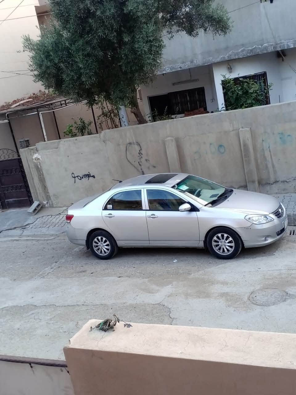 للبيع بي واي دي ٢٠١٣ رقم نينوى مشروع وطني صاحبها الشرعي بلموصل كابون بانزين بيها سنويه لل٢٠٢٨ لون رصاصي بيا جاملغ  والسياره بدون بارد او صبغ  السياره فول بصمه وفتحه السعر ٦٨ وبيها مجال للستفسار علرقم ***********
