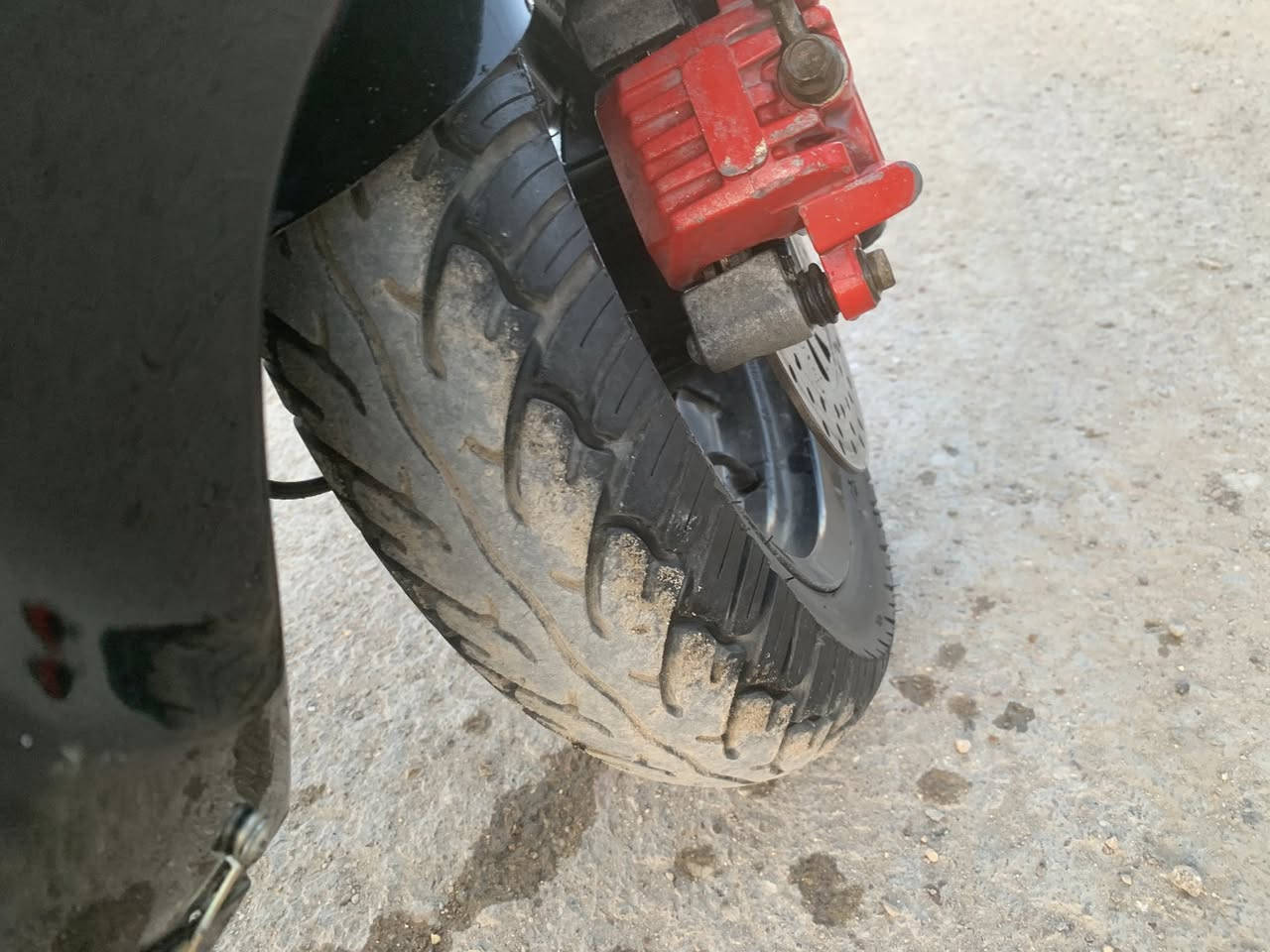 يالله 
سلام عليكم؟
سكنس فحل كابريته 
دراجه وضع رمبه مكينه لتسلني عليه جيب وياك فيتر وتعال
سلف هندر كهربائيات شغاله تخم تاير شرط لخط لحمر بي
زنون اصفر ثلجي بك لايت 
دراجه مال جناي مو مال بياع شراي 
مكان بغداد ابو غريب 
***********٩
سعر ٥٥٠
وبيه مجال حك جيه
