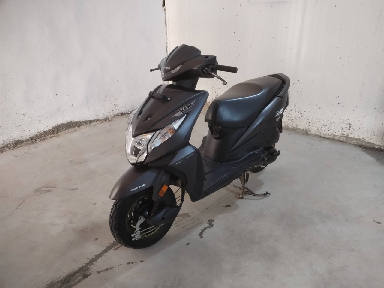 السلام عليكم دراجة هونده ياباني ديو للبيع المكان واسط قضاء الحي تفاصيل أكثر اتصل ***********
