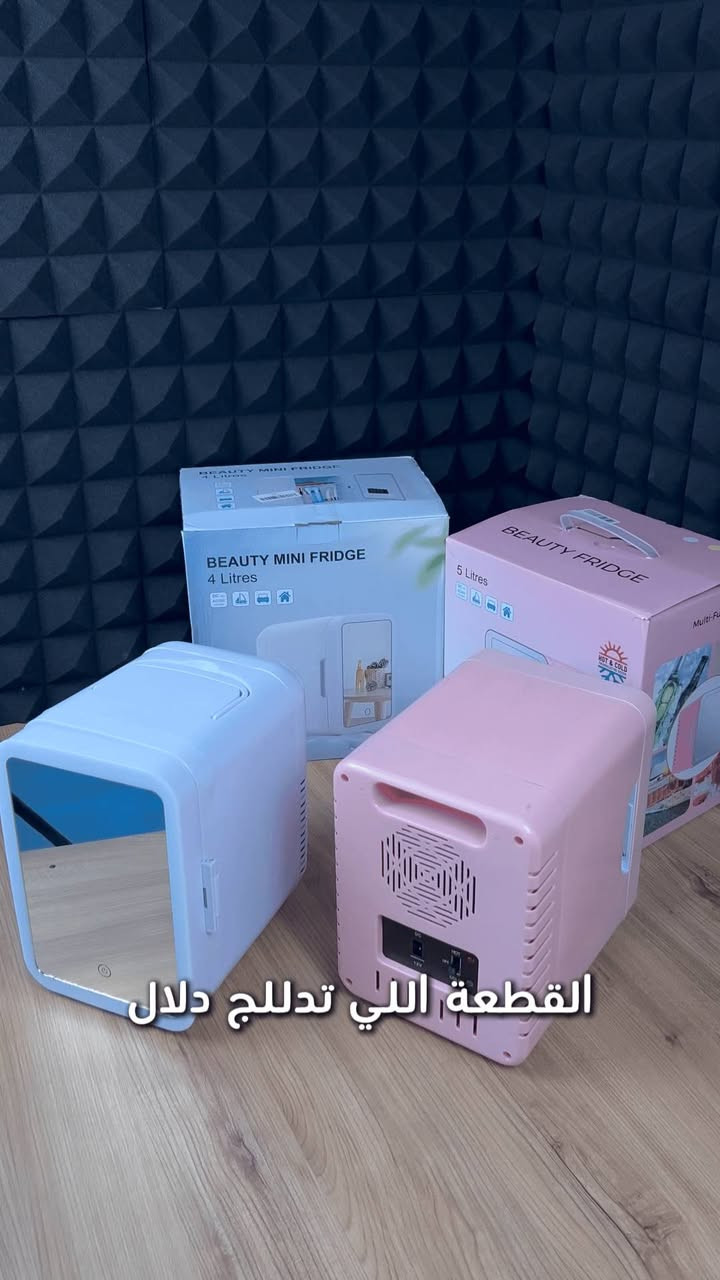 ثلاجة مكياج كهربائية محمولة 4 و5 لتر – نظام تبريد وتسخين مزدوج 12V

الاستخدامات:

حفظ مستحضرات التجميل مثل الكريمات، السيرومات، ماسكات الوجه وأدوات العناية بالبشرة.

تبريد المشروبات الصغيرة أثناء السفر أو في المكتب.

حفظ الأدوية الحساسة للحرارة.

مناسبة للاستخدام داخل السيارة عبر منفذ 12V.

مثالية لغرف النوم، صالونات التجميل، الرحلات والمكاتب.

المميزات:

متوفرة بسعتين: 4 لتر (لون ابيض) و 5 لتر (لون وردي).

نظام مزدوج تبريد وتسخين (Hot & Cold Thermoelectric System).

تعمل على DC 12V (منفذ ولاعة السيارة).

مفتاح تحكم بثلاث وضعيات: HOT  OFF  COLD.

مؤشر ضوئي:

- أخضر للتبريد.
- أحمر للتسخين.

تقنية تبريد حراري بدون كمبروسر (ضوضاء منخفضة واستهلاك طاقة أقل).

رف داخلي قابل للإزالة لتنظيم المساحة.

باب بإغلاق محكم للحفاظ على درجة الحرارة.

تصميم خفيف الوزن مع مقبض علوي لسهولة الحمل.

طول سلك التشغيل: 160 سم.

محتويات الصندوق:

ثلاجة مكياج (حسب السعة المختارة 4L أو 5L).

سلك تشغيل سيارة 12V.

دليل استخدام.

الملاحظات:

غير مخصصة لتجميد المواد (ليست فريزر).

يجب تشغيل السيارة أثناء الاستخدام لتوفير الكهرباء.

يفضل إيقاف الجهاز قبل التحويل من وضع التبريد إلى التسخين والعكس.

تحفظ بعيداً عن الماء والرطوبة.

قياس الكارتون

الطول: 28 سم

العرض: 22 سم

الارتفاع: 30 سم 

سعر 37 الف مع توصيل لكافه المحافظات


**إذا كنت صاحب هذا الإعلان وتريد حذفه لأي سبب، رجاءا أرسل رسالة إلى الدعم الفني**