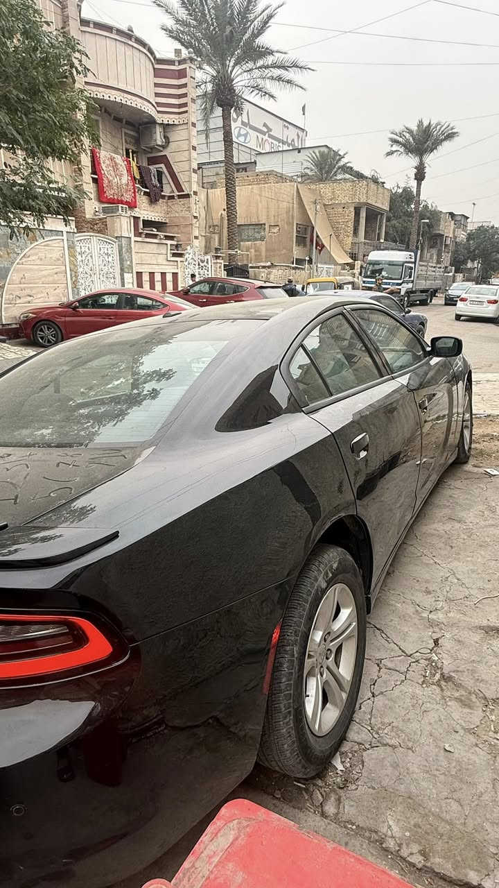 جارجر 2016
Sxt
شاشه جبيره 
قطعتين تبريد 
لايت زنون 
ماشيه110
ب اسمي
بيه قطعتين صبغ 
وشخوط بسيطه 
رايدها ب174وبيه مجال بسيط
***********
