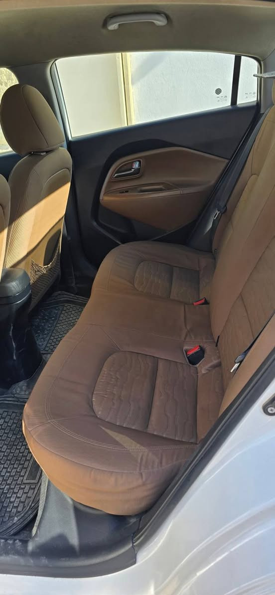 السلام عليكم
كيا ريو موديل 2013 (خليجي)  رقم اربيل سنوية 2027 هزة ما منتهية باسمي السيارة 
محرك 14 دوش شرط كير AT شرط 
بدون ضرر بدون صبغ فقط بالدوسة شوية..
 تحكمات ستيرن جهتين نظام ايكو 
بك لايت ليد  كوبون بيها ..
السعر والاستفسار خابر عالرقم 
***********
