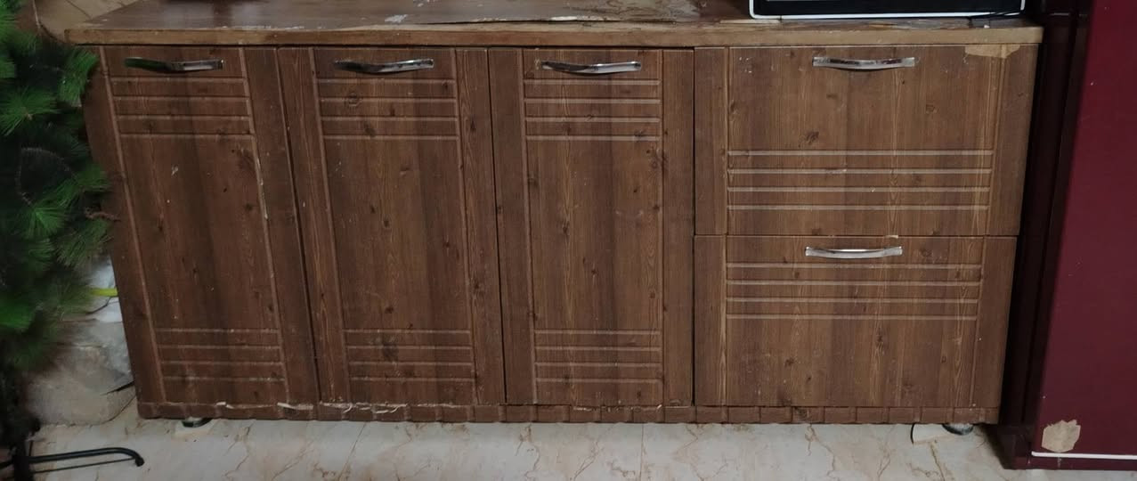 سلام عليكم عندنه كاونتر امنيوم خشب للبيع بس الظهر مالته طايح سعر 450وبي مجال بس الشراي يجي الرقم ***********
