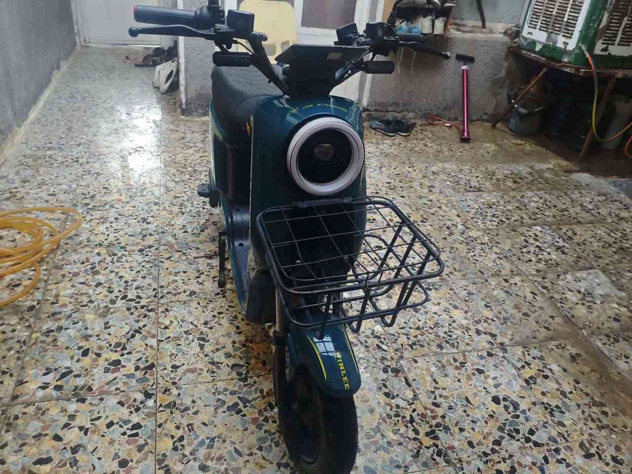 دراجه شحن r9
للبيع نقص بطاريات 
سعر 200 
تواصل👇🏻
 ***********
