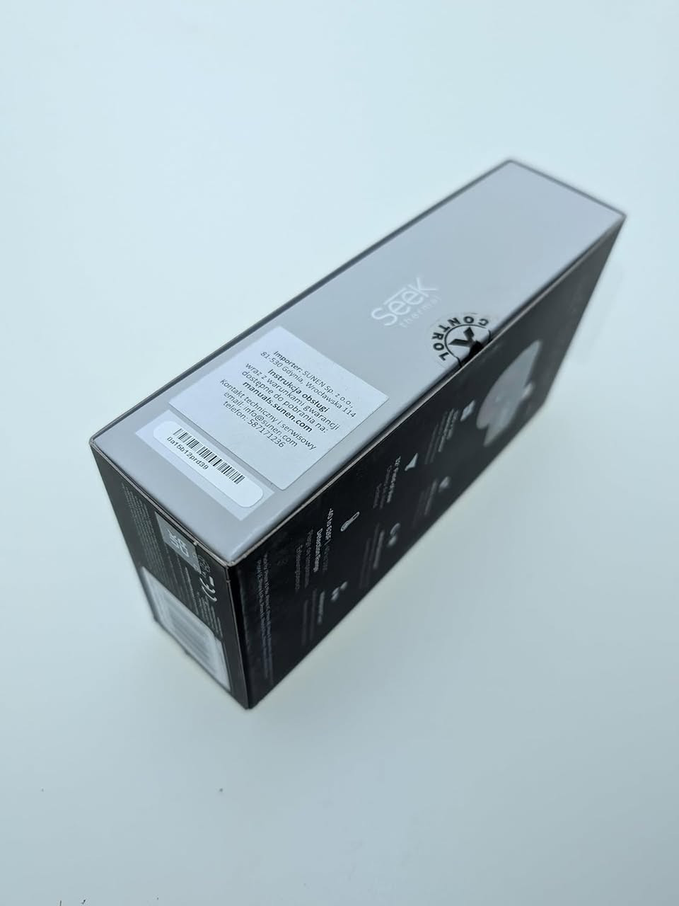 كاميرا التصوير الحراري المدمجة عالية الدقة Seek Thermal Compact Pro لهواتف Android المزودة بمنفذ Micro USB، وسرعة التقاط الصور
ماركة
ابحث عن الحرارة
ميزة خاصة
محمول
نوع تنسيق الفيلم
120
وزن المنتج
218 غرام
أبعاد المنتج: الطول × العرض × الارتفاع
9.5 × 17.8 × 4.4 سم
المكونات المضمنة
آلة تصوير
اسم الطراز
سيك ثيرمال كومباكت برو
لون الفيلم
أبيض وأسود
الأجهزة المتوافقة
آلة تصوير
نوع المصراع
مصراع دوار
عرض أقل
حول هذا المنتج
محمولة: تتميز كاميرا التصوير الحراري هذه سهلة الحمل للغاية بمستشعر حراري كبير بحجم 320 × 240 ومجال رؤية واسع بزاوية 32 درجة لاكتشاف أي شيء بدءًا من الأنابيب وحتى الأعطال الكهربائية.
متعدد الاستخدامات للغاية: لا داعي للقلق بشأن الظروف المحيطة، فالكاميرا الاحترافية المدمجة تعمل في الظلام الدامس وفي ضوء النهار الساطع، وتلتقط عيوب المباني غير المرئية للعين المجردة، وتجد الأشخاص والحيوانات في الظلام أو في ظروف الرؤية المنخفضة.
مزيد من التفاصيل: يوفر الجهاز إعدادات قابلة للتعديل للمدى الحراري والمستوى والانبعاثية لرؤية المزيد من التفاصيل الحرارية حيثما تحتاجها بشدة، وهو أداة مثالية للمقاولين والمفتشين والمهندسين وأصحاب المنازل الذين يقومون بأعمال الصيانة بأنفسهم، كما أنه مناسب للاستخدام الخارجي.
اعمل بذكاء: عزز كفاءتك باستخدام إمكانيات هاتف Apple الخاص بك، حيث يتيح لك تطبيق Seek Thermal المجاني تسجيل الصور والفيديوهات مباشرةً على هاتفك الذكي ومشاركة نتائج عمليات فحص منزلك لتوثيقها بسهولة.
التعرف السريع: تتميز الكاميرا الاحترافية المدمجة بعدسة قابلة للتركيز للتعرف السريع، حيث يمكنك التوجيه والتركيز من مسافة 6 بوصات إلى 1800 قدم للحصول على صور فائقة الوضوح.
تخضع لأنظمة التصدير بسبب القيود الإقليمية
كاميرا سيك الحرارية المدمجة الاحترافية
كاميرا Seek Compact Pro قوية وسهلة الحمل، وهي كاميرا تصوير حراري متطورة تتصل مباشرة بهاتفك الذكي. تكشف Compact Pro عن الأشعة تحت الحمراء غير المرئية وتعرض بصمة حرارية مرئية على هاتفك.
بفضل مجال رؤيتها الواسع الذي يبلغ 32 درجة، يُعدّ جهاز Compact مثاليًا للاستخدام داخل المنزل وحوله، سواءً في الداخل أو في المبنى. ما عليك سوى توصيل Compact بهاتفك، وفتح التطبيق، لتتمكن من تحديد المواقع وإصلاحها وحل المشكلات بسرعة وثقة أكبر
دقة عالية.
يوفر جهاز Compact Pro إمكانيات تصوير حراري عالية الدقة غير مسبوقة، بالإضافة إلى إمكانيات برمجية متقدمة. كما يوفر إعدادات قابلة للتعديل لنطاق ومستوى وانبعاثية الحرارة.

كن أكثر كفاءة.
استغل إمكانيات هاتفك الذكي. يتيح لك تطبيق Seek Thermal المجاني تسجيل الصور والفيديوهات مباشرةً على هاتفك الذكي ومشاركة نتائج فحوصات منزلك لتوثيقها بسهولة.

التشخيص والتقييم.
فحص المعدات الميكانيكية والكهربائية بدقة، وتشخيص وتقييم مصدر المشكلة بسرعة وأمان. مراقبة البيئات الخطرة وتقييم المواقف الخطرة المحتملة من مسافة آمنة.

اعمل بذكاء.
لن يعيقك الوقت، يمكنك فحص أي موقع عمل بأمان في ضوء النهار أو في الظلام الدامس. تتميز كاميرا Compact Pro صغيرة الحجم وسهلة الحمل والاستخدام، كما أنها مزودة بغطاء مقاوم للماء لتحمل الظروف الجوية المختلفة.
معلومات المنتج
التفاصيل الفنية
أبعاد العبوة (الطول × العرض × الارتفاع)
18.1 × 9.5 × 4.8 سم
وزن العبوة
0.24 كيلوغرام
أبعاد المنتج: الطول × العرض × الارتفاع
9.5 × 17.8 × 4.4 سم
وزن المنتج
218 غرام
ماركة
ابحث عن الحرارة
المكونات المضمنة
كاميرا
رقم القطعة
UQ-AAAX
أسلوب
منفذ USB صغير لنظام Android

وصف المنتج
يتصل جهاز التصوير الحراري Seek Thermal CompactPRO FF مباشرةً بهاتفك الذكي الذي يعمل بنظام Android. يتميز الجهاز بزاوية رؤية واسعة تبلغ 32 درجة، مما يجعله مثاليًا للاستخدام الداخلي والخارجي على مسافات قصيرة، ويتيح لك اكتشاف الطاقة الحرارية على بُعد يصل إلى 1000 قدم. يُعد Seek Thermal Compact خيارًا مثاليًا للمقاولين، والحرفيين المحترفين، والمفتشين، ومدققي الهياكل، وأصحاب المنازل الذين يقومون بأعمال الصيانة بأنفسهم.


**إذا كنت صاحب هذا الإعلان وتريد حذفه لأي سبب، رجاءا أرسل رسالة إلى الدعم الفني**