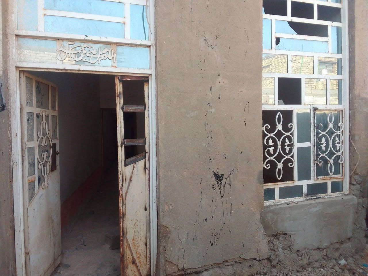 مشتمل لبيع جوه جسر الكفل مساحه 100 واجه 5 سعر 16 وبي مجال الاستفسار *********** النجف, العراق
