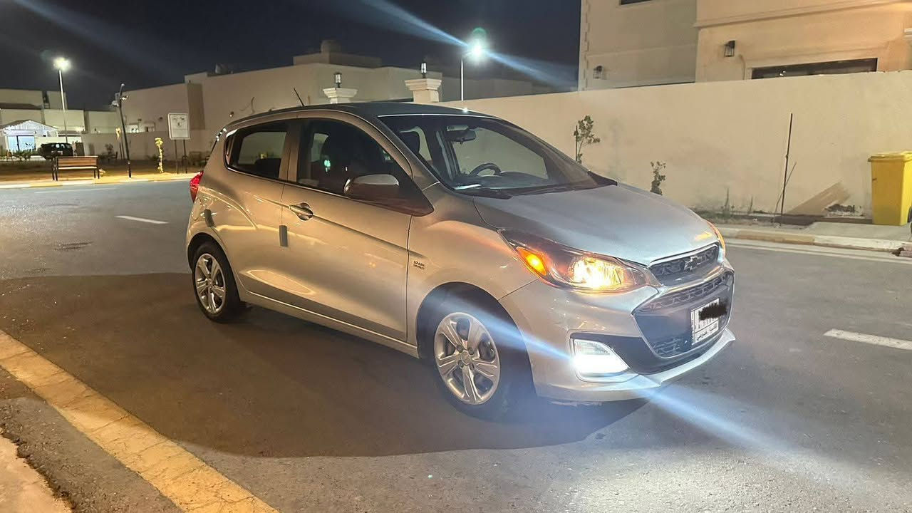 سلام عليكم شيفروليه سبارك للبيع أو المراوس موديل 21 رقم قادسيه معوقين بأسم بنيه جيراني باقيلها سنة وتفك أسويلك وكاله بيها ومن تفك تداور بأسمك 
سياره جاهزة وماشيه قليل 40km  حادثها مال أمريكا تبديل بنيد نفس اللون وهنا عدنا بالعراق باب خلف العبري صار بي خسفه بدلته  تبديل وصبغته  سيارة مكينه كير حداديه كفاله باتري جديد حداديه  سعرها 95 وبيها مجال ***********
