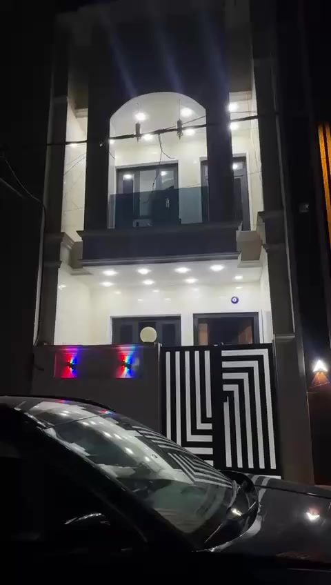 للبيع او المراوس بمساحة اكبر  دار حديث مودرن مساحة ٨٠ م واجهة ٤ طابقين يحتوي على ٣ غرف ومطبخ وصالة وخدمات  عدد ٣  يقع الدار في بغداد حي الاعلام  مربع هادئ جدا  للاستفسار الاتصال على الارقام التالية        ***********.      او.     ***********.                 مكتب. ركن الحافظ للعقار. بغداد حي الشباب قرب حلويات المختار.       ملاحظة يباع الدار بدون او مع الاثاث حسب رغبة المشتري والتصوير في التعليقات
