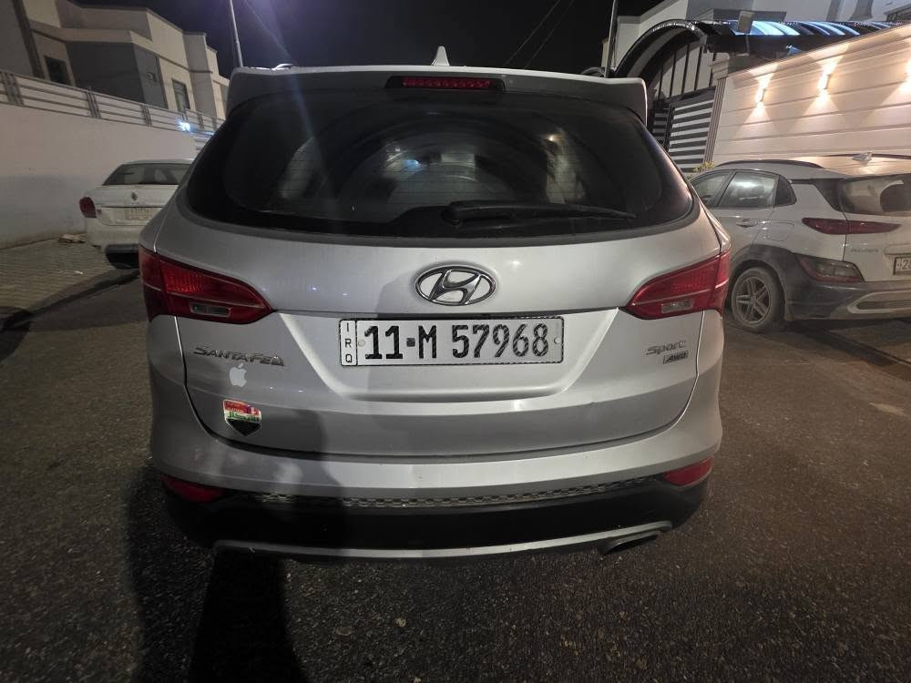للبيع او المراوس
سيارة هونداي Santa Fe Sport موديل 2013 وارد امريكي لون سلڤري 
محرك GDI سعة 2.4 لتر 
رقم بغداد الانگليزي الجديد وسنوية ما ساقطة  
نظام الدفع الرباعي 
تحكم ستيرن كامل
شاشة اندرويد
كاميرا خلفية
ثلاث انظمة قيادة normal , sport , comfort
الوضع الاقتصادي ECO
تبريد تدفئة شغالات
تخم تاير جديد
باتري جديد
● السيارة ضررها بامريكا باب السايق مبدل ونص الباب الخلفي .
●السعر 138 وبيها مجال حگ الجية 
● مكان السيارة نجف
نزل السيارة الي عندك ونتواصل
للتواصل *********** النجف, العراق

