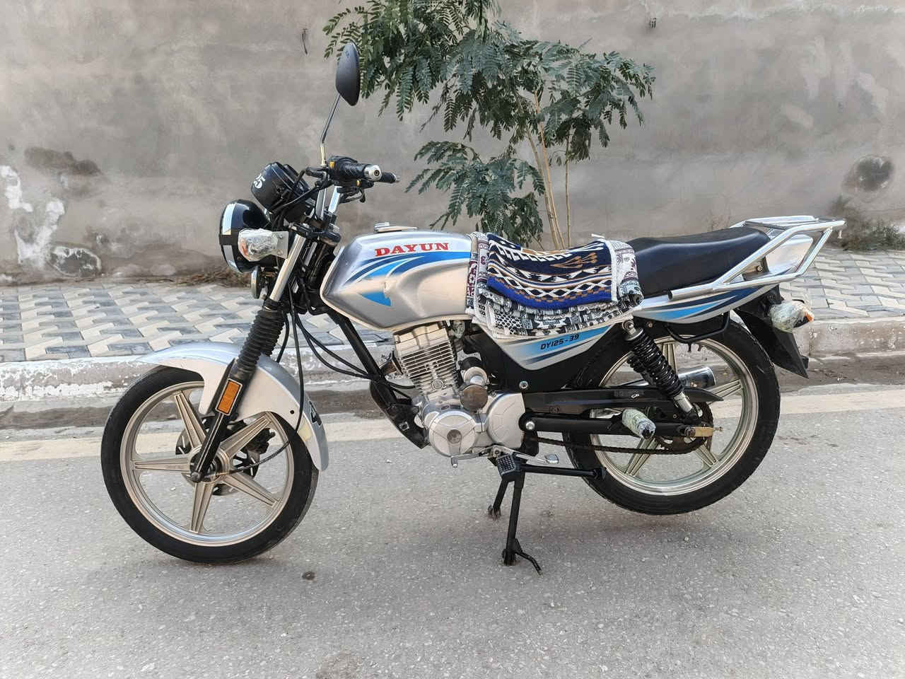 دايون عضم 2021 اوراق الدراجه مابيها كل نقص شغاله من طول طول شلعه معدل مكينه مامفتوحه لاتبخير ولاتنقيص السعر ٧٠٠ وبيها مجال ***********
