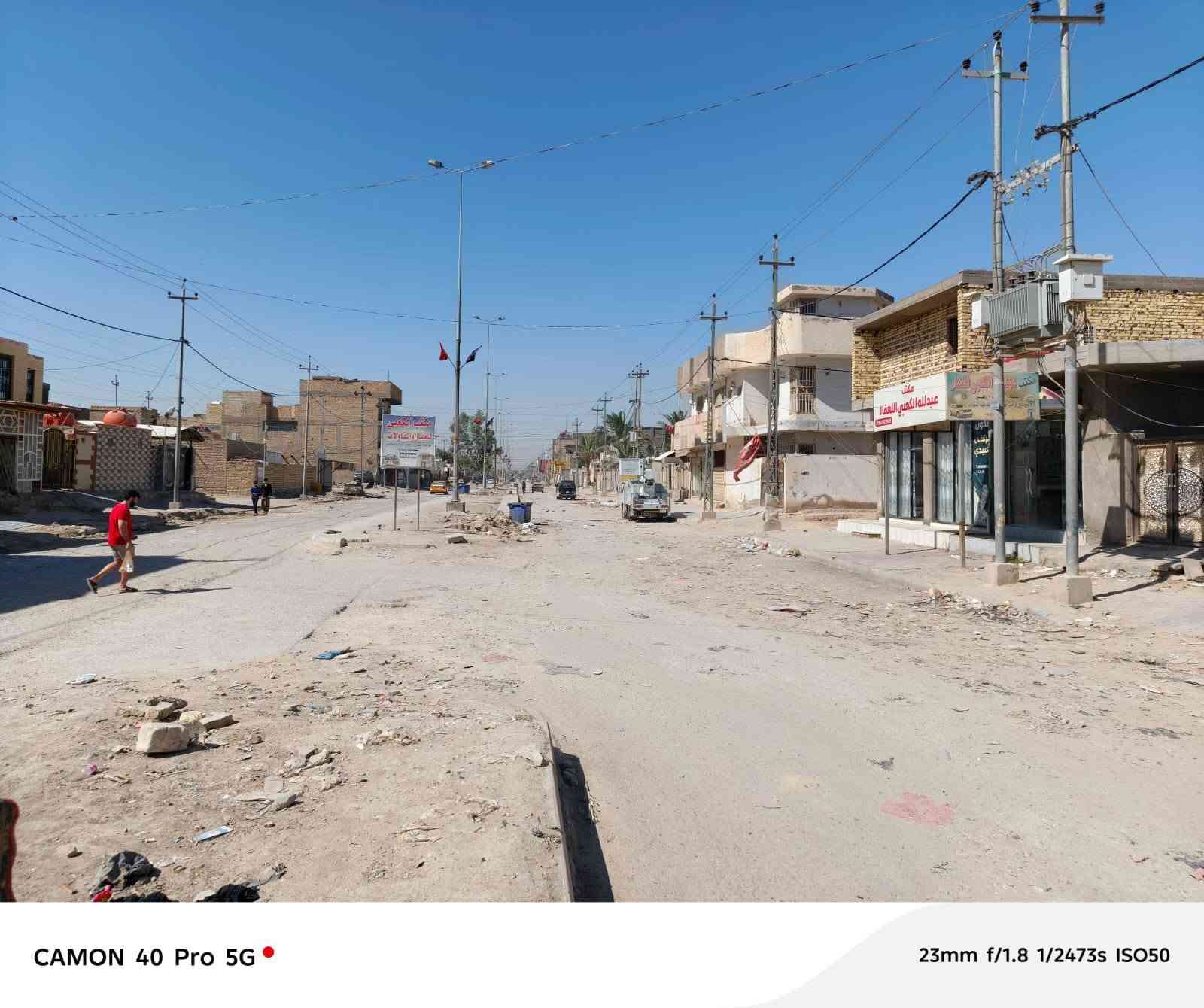دار للبيع المساحه 240 مترركن يحتوي على غرفتين وصاله وستقبال ومطبخ وصحياة وحمام يحتوي على ربع محلاة مكان تجاري العنوان حي العسكري الثانيه قرب حسينية ام البنين شارع ٦٠ مرجعة مكتب الكعبي للعقار *********** وتساب اتصال
