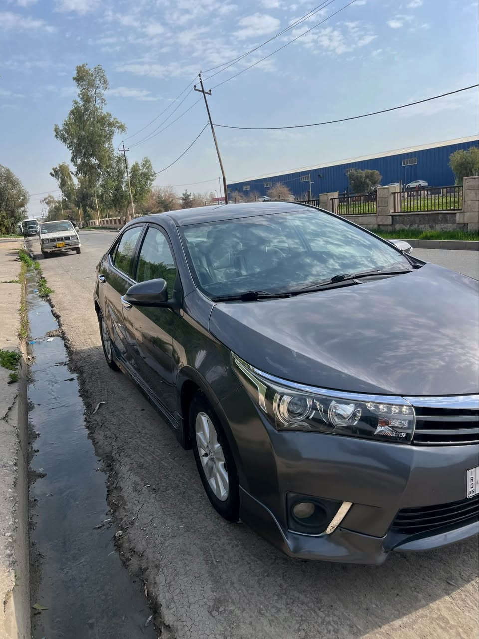 کرۆلا ٢٠١٥ خەلیجی
بەسمە 
کوشین جلد سپۆڕت
لایی زینۆن بیلادی 
ئاوێنە شەفت
سوکان ڤۆلیۆم
تحدیل سرعة
سیستەمی eco
مەکینە 2.0
150000 ڕۆشتووە 
هەموو لەشی سپۆڕتی بیلادی
شاشە 
کامێرای دواوە 
دەرکەی پشت سەیاق سبوخە بێ ژوورەوە 
لەگەڵ بستێک چاملغی پشتەوە
بە شەرتی بەناو کردن 
چوار تایەی نوێیە 
137 وەرەقە و مەجال
ژ.م*********** أربيل, العراق
