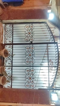 للبيع باب جام وحديد ع رقم ٠٧٧١٨٠٦٠٥٠٨