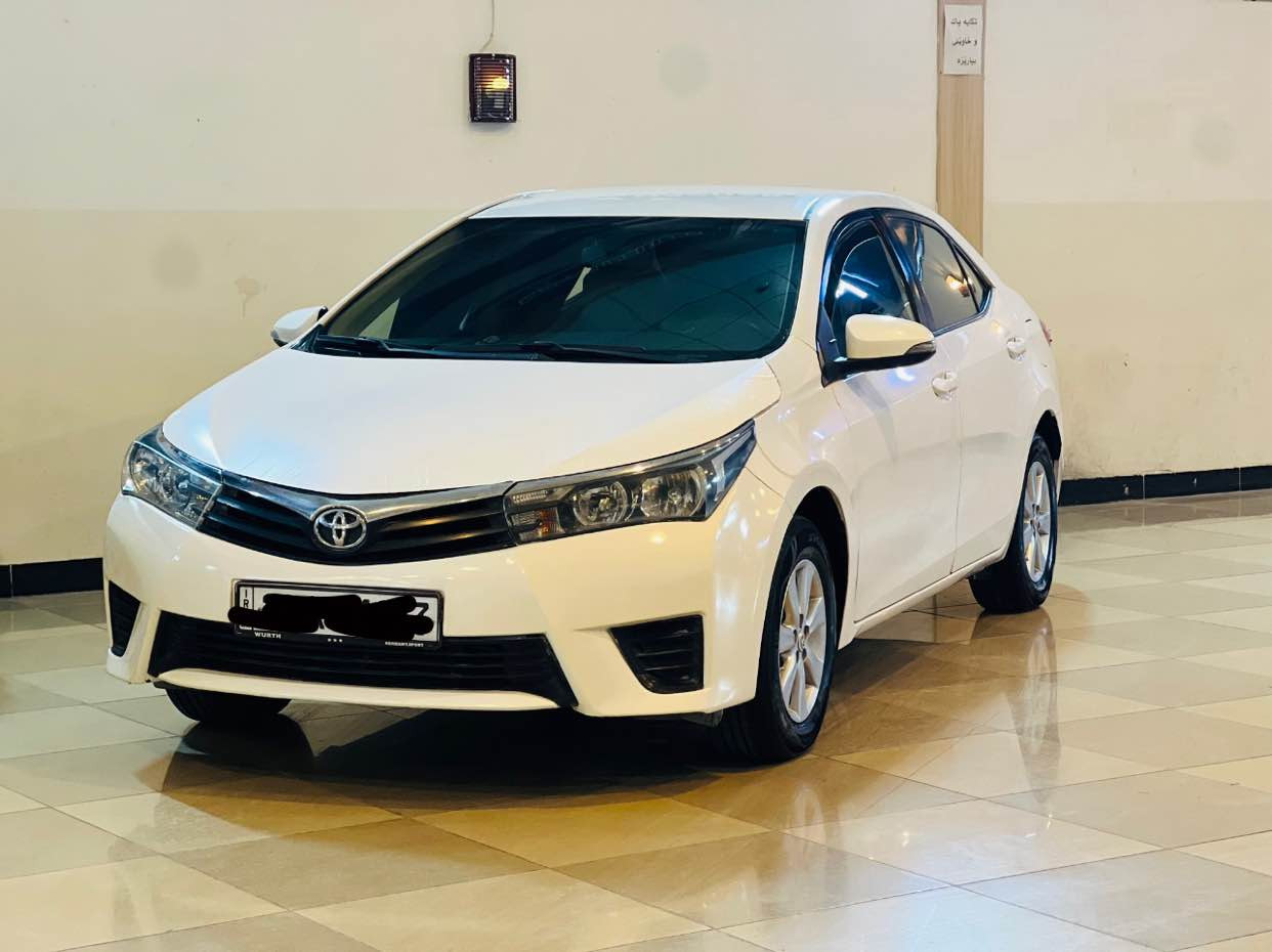 سلاوی خوای گەورەتان لیبیت 
تویتا کرولا
مۆدیل 2015 
سپی مەکینە گەورە(20)
سبوخ بس بۆنید رەشە 
داخلی نیە
بێ ژۆرێ 
١یەک جیگاش ساردی بچووکی هەیە 
لەرسم کووە ئەوهایە سەیارەکە بێ قەپ و قۆپە
بێ مەسەرەف بەناو خۆمانە 
گیر+مەکینە+تەقەو رەقەی بەشەرت 
***********
واتسئاب
سلام علیکم اخوان
تویتا کرولا 
مدیل2015
محرک 20عشرین مامفتوح شرت
سیارة بنید اسود
بدون داخل  
مکان واحدة سغیر تحدیل بارد 
سیارە کلشی مابی أی نقس
سنوئ بسم
گیر+محرک+حدادی شرت مابی نقس
*********** Singapore
