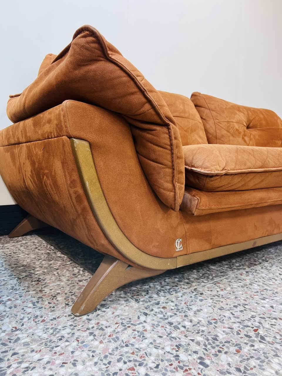 تخم 8 مقاعد تركي نضام سرير نظافته 90% العنوان الدوره ***********
