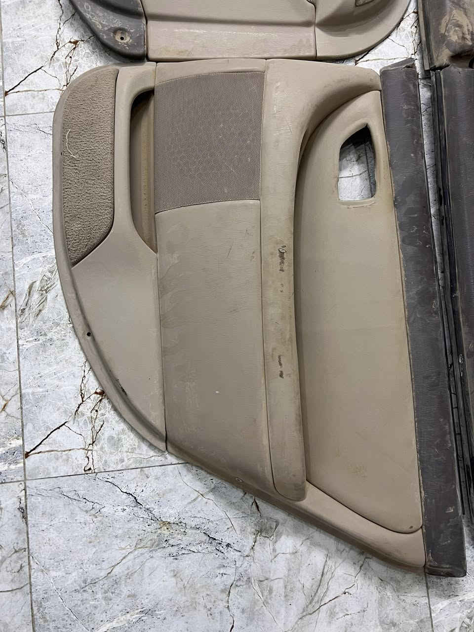 سلام عليكم قطع غيار افلون بطاين بيبان جدد برادلهن تنظيف جاملغات انارة بك لايت قبق جنطه علامات تلاثه اصليه دوس يمنه ويسرة فانات اصلية  سعر مناسب *********** مكاني البصرة
