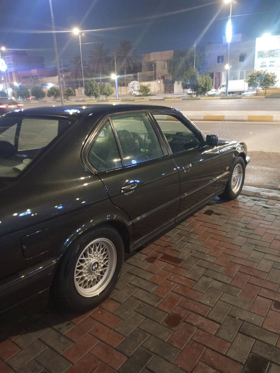 السلام عليكم
525 للمراوس رايد 740 أو 540   بدي قديم نضيف 
السياره موديل 92 مسكر عدل اول صبغه الها 
لاضربه ولامعجون *********** بي واتساب
