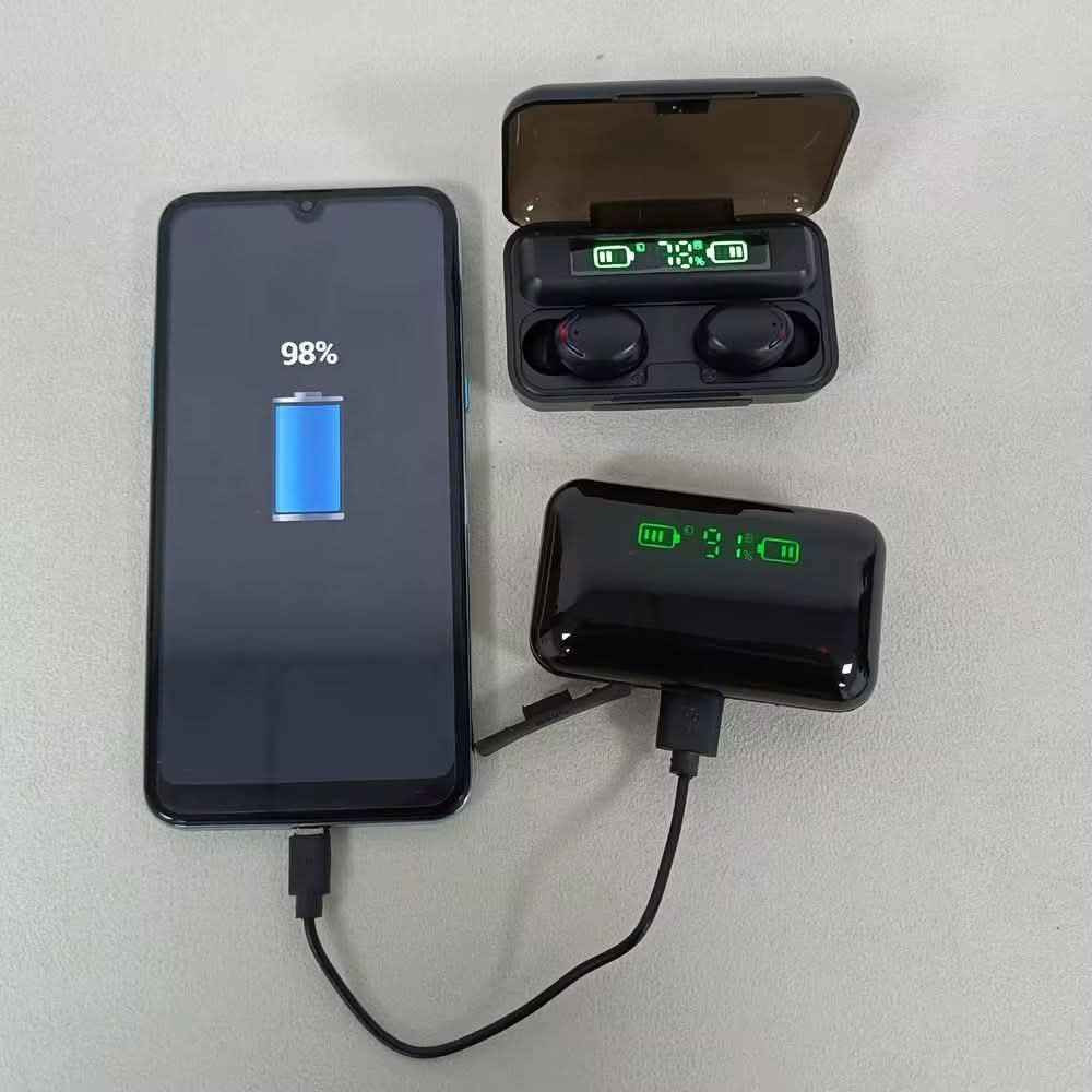 سماعات TWS F9-5 اللاسلكية مع شاشة رقمية وباور بانك

سماعات لاسلكية بتقنية TWS موديل F9-5 مزودة بعلبة شحن تعمل كباور بانك مع شاشة رقمية لعرض مستوى البطارية، مناسبة للاستخدام اليومي والمكالمات.

• تقنية True Wireless Stereo (TWS) اتصال لاسلكي كامل بدون أسلاك

• شاشة رقمية على علبة الشحن لعرض نسبة البطارية

• تدعم المكالمات بدون استخدام اليدين (Hands-Free)

• تحكم باللمس (Touch Control)

• علبة شحن بسعة 300mAh تعمل كباور بانك

• إمكانية استخدام كل سماعة بشكل منفصل أو معًا

• إصدار البلوتوث: V5.3 + EDR (للجهتين)
• أوضاع البلوتوث: A2DP 1.3 / HFP 1.6 / HSP 1.2 / AVRCP 1.6 / D11.3
• تردد البلوتوث: 2.4GHz
• مدى الاتصال: 15–25 متر
• سعة بطارية السماعة: 30mAh لكل سماعة (ليثيوم قابلة للشحن)
• سعة بطارية علبة الشحن: 300mAh
• وقت تشغيل الموسيقى: 2–3 ساعات
• وقت المكالمات: تقريبًا 4 ساعات
• وضع الاستعداد: حوالي 6 ساعات
• وقت الشحن: حوالي 70 دقيقة
• فولتية شحن العلبة: 5V
• تدعم: الهواتف الذكية – الأجهزة اللوحية – الكمبيوتر بغداد, العراق


**إذا كنت صاحب هذا الإعلان وتريد حذفه لأي سبب، رجاءا أرسل رسالة إلى الدعم الفني**