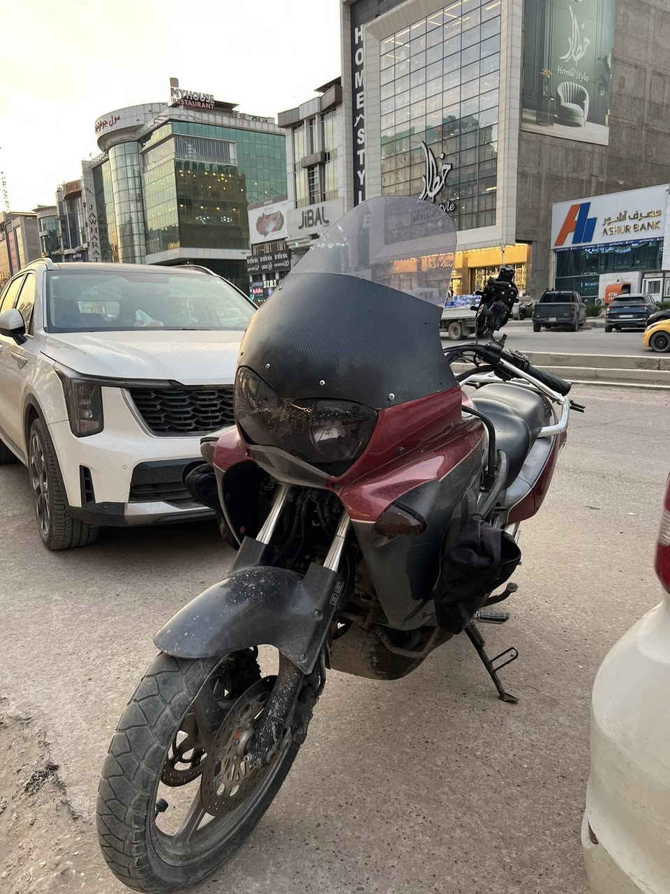 السعر السابق ٤٢
دراجة فراديرو محرك ١٠٠٠ 
الدراجة مثل ممبينة بالصور حلوة و مرتبة 
نقص الدراجة دوسات امامي الجهة اليمنة و الخلفي اليمنة و اليسرة 
و نقص بريك خلفي مشكلة بالفج و يجوز بالتنفسيت يصير 
و يرادلهة ترتيبات 
عليهة شاشة كار بلي 
رقم بغداد لوحة و سنوية 
السعر المطلوب ٣٨ 
تجي تفحص بيدك و تدلل 
الرقم واتس اب فقط (***********)
