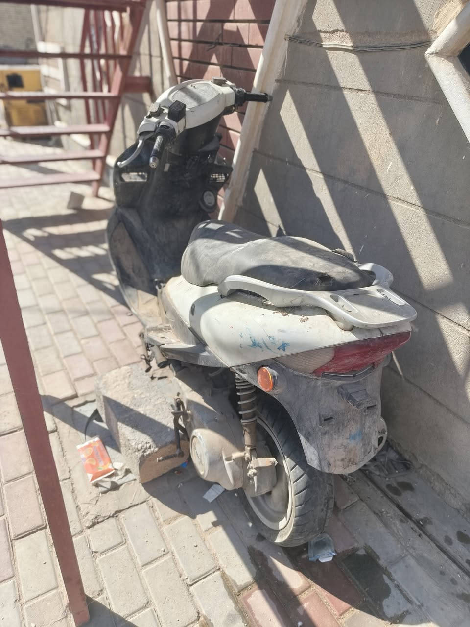 السلام عليكم كامكو بوليسي الدراجه شغاله عطلت الكابريتر قبل فتره ويرادلها باتري ابيع كوم حديد قيم بما يرضي الله مكاني كربلاء  ملحق الفارس ***********
