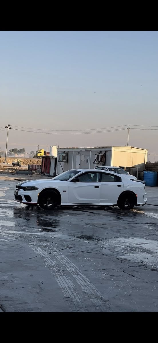 السلام عليكم 
للبيع فقط لليدور نظيف وبدون حادث وجديد 

دودج جارجر R/T place فول مواصفات خنك للاخير موديل 2017 السيارة جديدة وماناقصها برغي وتراي زيرو  حتى حجرها بيها كندية بدون حادث بدون صبغ ولا برغي مفتوح بيها بعدها على وضع الشركة 
سنوية لل2031 بسمي حره
للتفاصيل اكثر الاتصال ع رقم *********** 
مكاني ذي قار 
السعر 243
