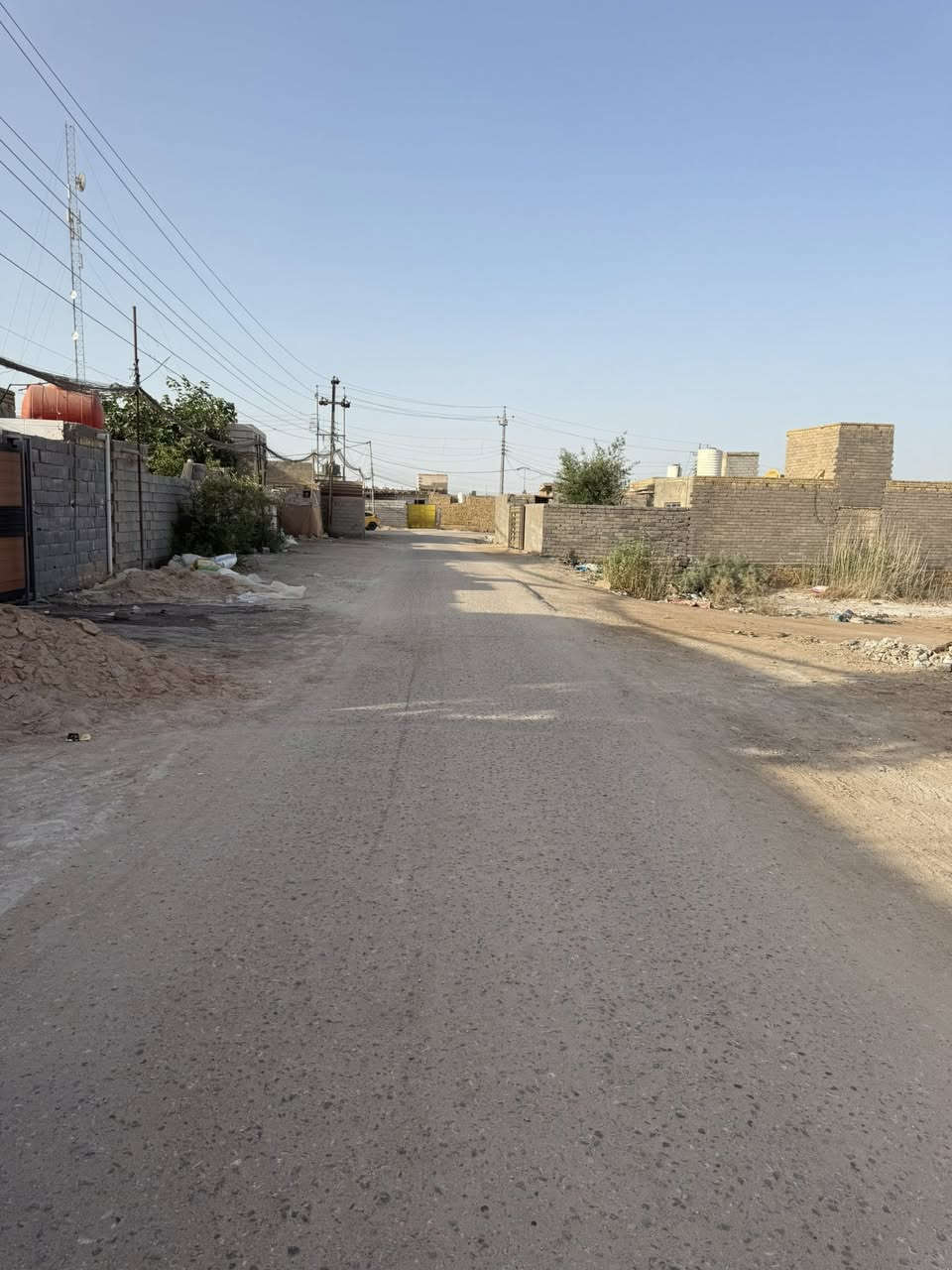 قطعه زراعي مساحه 200 متر مكان مرتب وحلو طريق سوق الشيوخ فضليه كبال مدرسه الإمام الباقر منطقه مخدومه وكامله سعر جدا مناسب 5 مليون ترهم قسم وره قسم ‭٠٧٨٧ ١٢٠ ٦٢٧١‬
