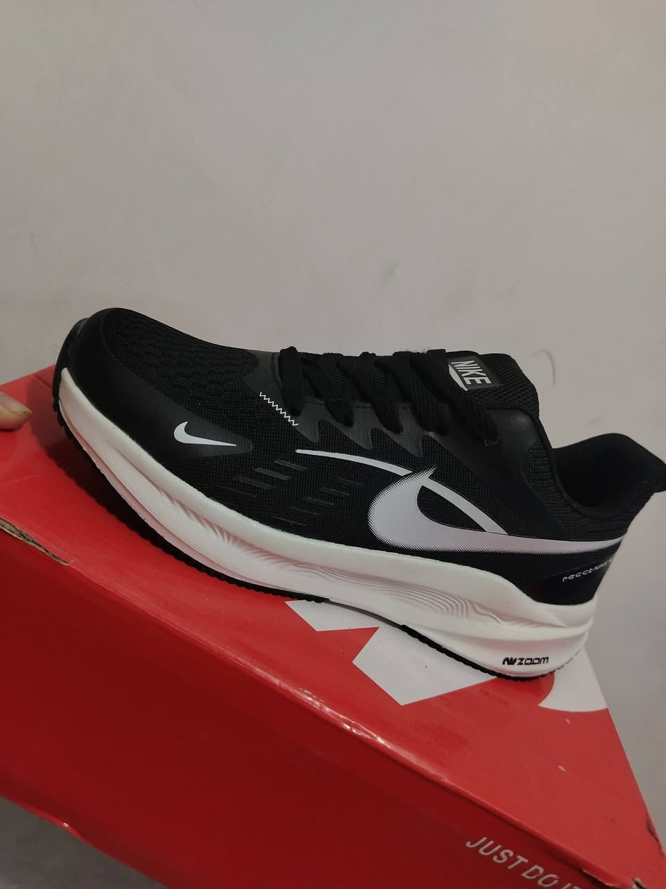 تصفيه محل أحذيه
البيع اقل من سعر الجمله
سعر القطعه ٧ الاف دينار
العدد ١٥ قطعه
الكميه كلها تنباع سوه 
***********
