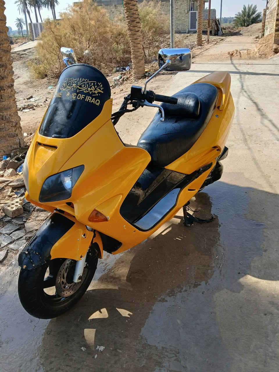 سلام عليكم فورزا 06 للبيع دراجة شغالة فقط بيه خربطة بالكابريتر سعر 450 او بيه مجال. 
اتصال ***********
