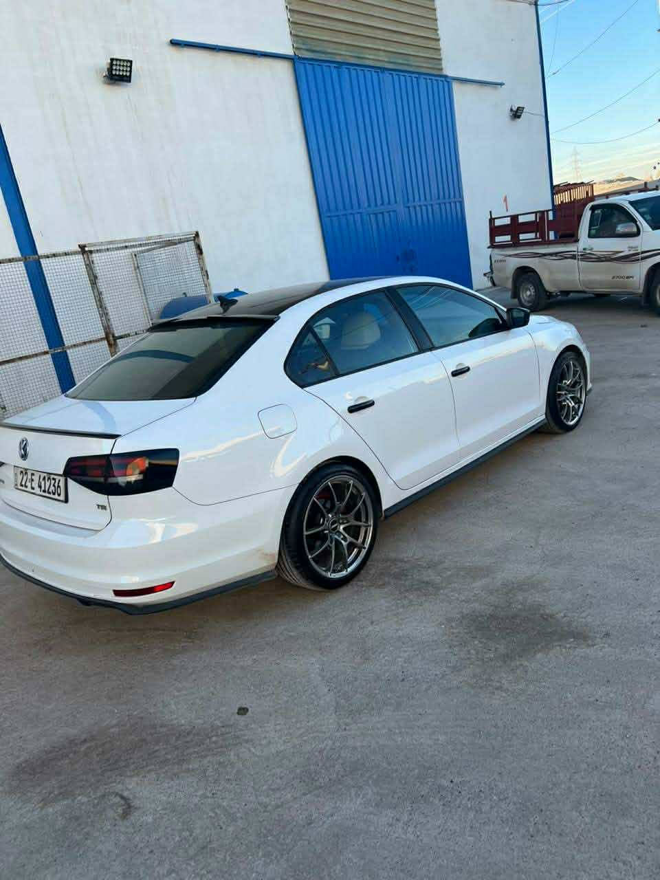 جيتا2016 چوار پارچه ى سبوغه چوار جئ سارده كوتى هه يه سه قفى ته زره كوته مه كينه ى ١٨ تؤربؤيه ره قه م و يه نه وى نوييه گير و مع كينه ى به شه رته 
سعرى ١١٢$ مه جالى تيدايه 
*********** أربيل, العراق
