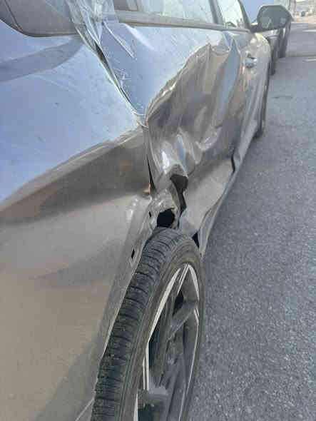 السلام عليكم 
K4 أمريكي 
موديل 2025
ماشية 12 الف
فئةEX فول عدا الفتحة
حادثها مبين بالصور
ايرباك بردة فقط
مازده لد 
بك لايت لد
داخل رصاصي 
بصمة 
رادار كل الجهات 
توقف ذاتي 
توقف خلفي
شاشة متصل 
كامرا 360
ابيع على حادثها  138 وبيها  مجال 
العنوان بغداد الشعب 
***********
