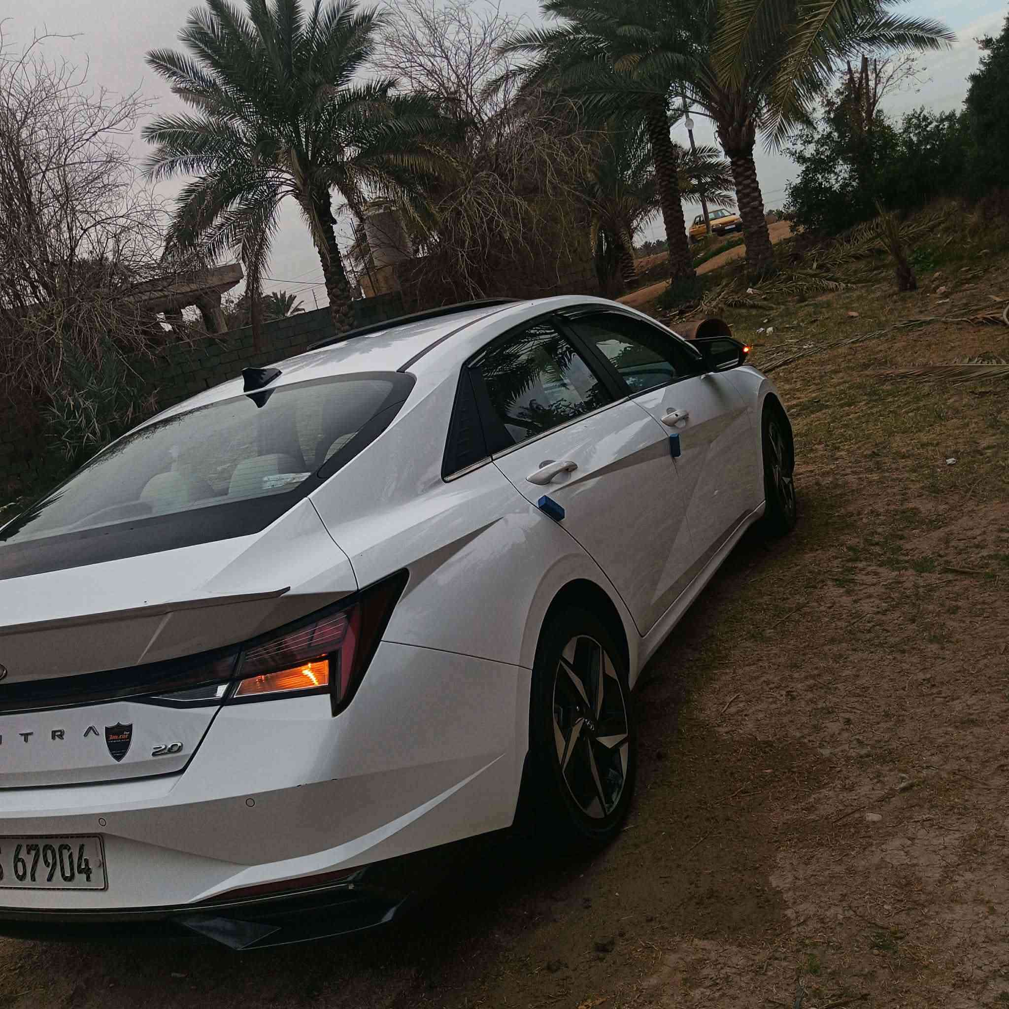 السلام عليكم النترا 23
كفاله عامه...
 ماشيه((41))  سبيرمانازل
 فول مواصفات 
فتحه بصمه 
لايتات زنون  
شاشة كبيرة 
محرك 2000 دوش كير At
كامرة دوارة
بصمة صندوك
ترحيب عند الاقتراب
دخول ذكي 
بصمة ابواب
تشغيل عن بعد
رادار امامي
رادار خلفي
رادار جانبي
تدفئة كشنات
تحديد مسار
قيادة ذاتية
توقف ذاتي 
كروس سرعة
وضعيات قيادة
صندوق ذكي
وبعد هواي مواصفات بيها 
رقم بغداد الدولي .... مكلف بل نشر 
***********
***********
