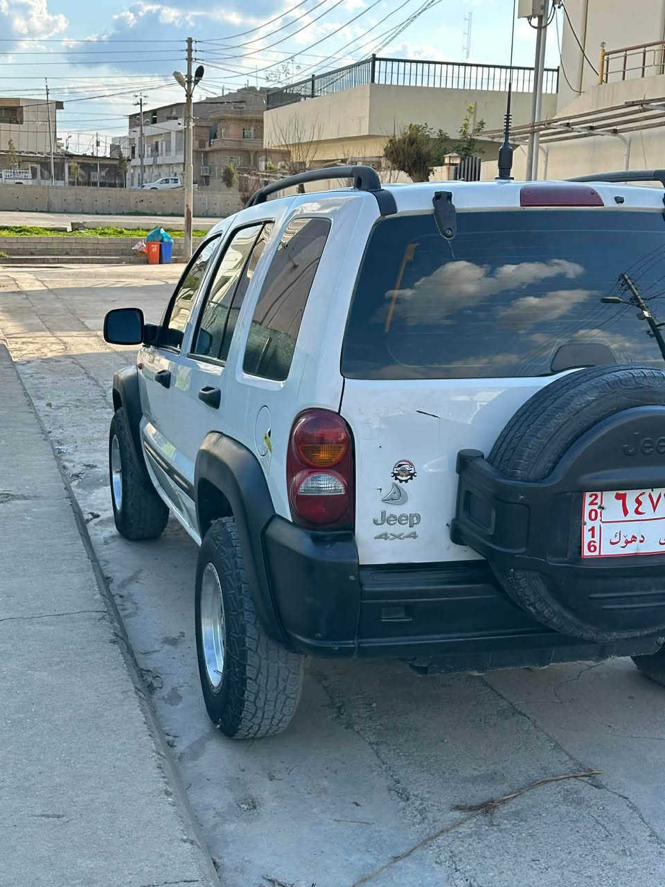 Jeep lebarte

موديل٢٠٠٦
دوبه ى براوه
كيرومه كينه
به شه رت 
سه ياره كه 
گيرتوماتيكه
ده بل ئه كسله
ته برديده جام كاره باى
هه مو كيانى به شه رت
سحرى٤٧مه جال
***********واتساب بشدار, السليمانية
