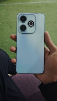 انفنكس هوت 40i • ١٢٨ • جيروسكوب