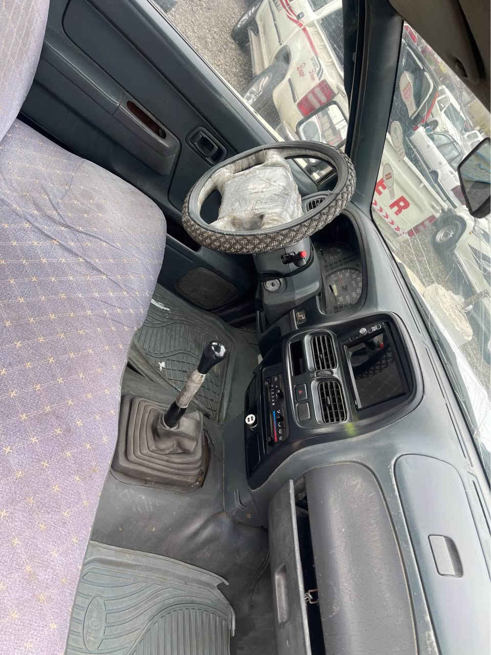 نیسان تاك 
٢٠٠١
سه‌نه‌وی و وه‌كاله‌ 
پاوه‌ر نیه 
تایه‌ی نوێ 
گێڕومه‌كینه‌ به‌شه‌رت 
وه‌رگه‌راو به‌شه‌رت 
ده‌عم به‌شه‌رت 
سعری ٥٠گه‌لا 
شوێن چوارقوڕنه‌ 
*********** رانية, السليمانية
