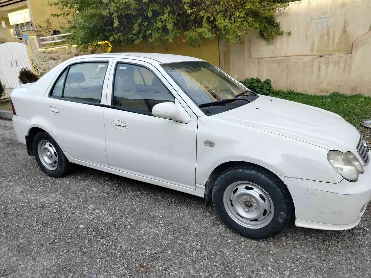 السلام عليكم جيلي سي كي موديل 2012 مكفوله من الضربه والصبغ كير ومحرك شرط تبريد ثلج ❄️️ تتفئه رقم جديد هسه جديده ماشيه 47 سيارة جديده تاير السبير شرط ما نازل  السعر 66 وبها مجال للتصال ***********كورك بيه وات ساب ___***********
