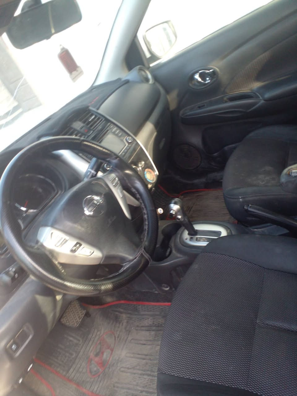 نيسان فيرسا امريكي موديل ٢٠١٨امريكي حجم المحرك ١٦٠٠اللون ابيض معروضة ٩٢ ورقه ضررها الجملغات الاماميه وباب ال السايق  ***********
