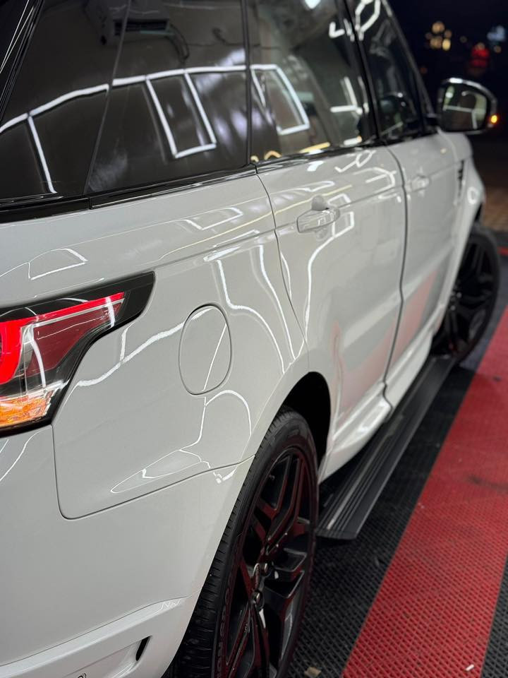 ⚔️RANGE ROVER - SPORT- AUTOBIOGRAPHY⚔️
السعر 27 الف 

📦رانج روفر سبورت دايناميك 2014🪬

وكالة شركة سردار  و مكفول كفالة عامة  

للاستفسار اتصل :- *********** 📞

مكان السيارة :- بغداد 

الموديل :- 2014 

اللون :- ابيض سقف اسود 

المحرك :- V8 بانزين سوبرجارج المرغوب 

العداد :- 100 الف حقيقي 

المواصفات فول فول 

:- بصمة :- بانوراما :- سقف كنتارا :- كاميرا 360 درجة :- رادار جانبي :- جكات  :- ابواب سحب :- صندوق جك :- دوسات كهرباء :- فور ويل 4✖️4 :- ستيرن تدفئة :- كشنات تدفئة + تبريد :- 3 شاشات :- كشنات جلد احمر :- كشنات الخلفية تدفئة :- لايتات زينون :- حساسات:- نظام صوت Meridian 

وبعد بيها المواصفات المعروفة 

السيارة جاهزة وبشرط 

عليه ادامه من كل النواحي برغي مابيه نقص 

تراي مال زيرو شرط الفحص 

رقم سليمانية تحويل او وكالة
