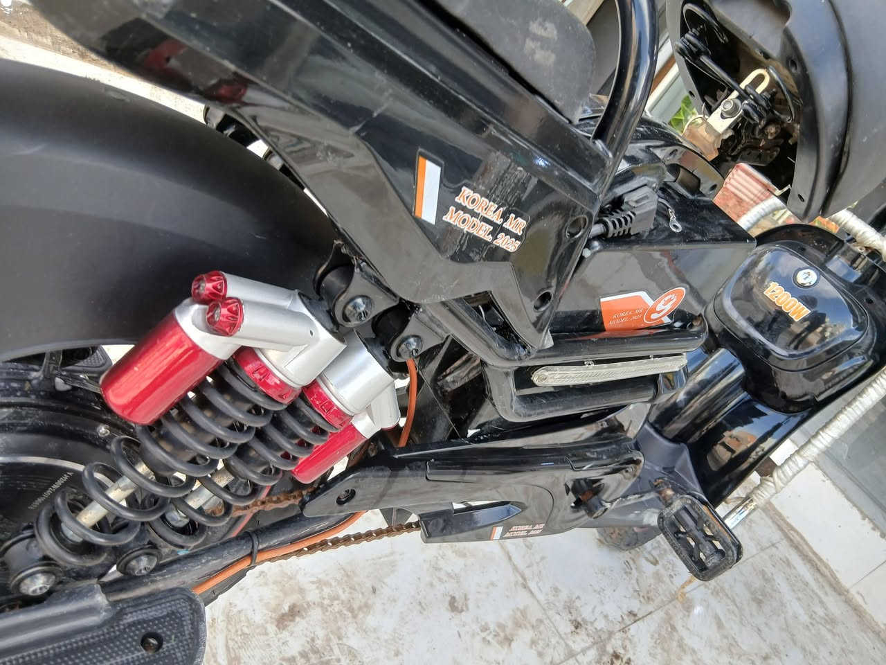 دراجة شحن موديل ٢٥ مستخدم شهر بطاريات خير من الله سعرها ٣٠٠ وبيها مجال قليل مكاني مدخل المفرك 
***********
