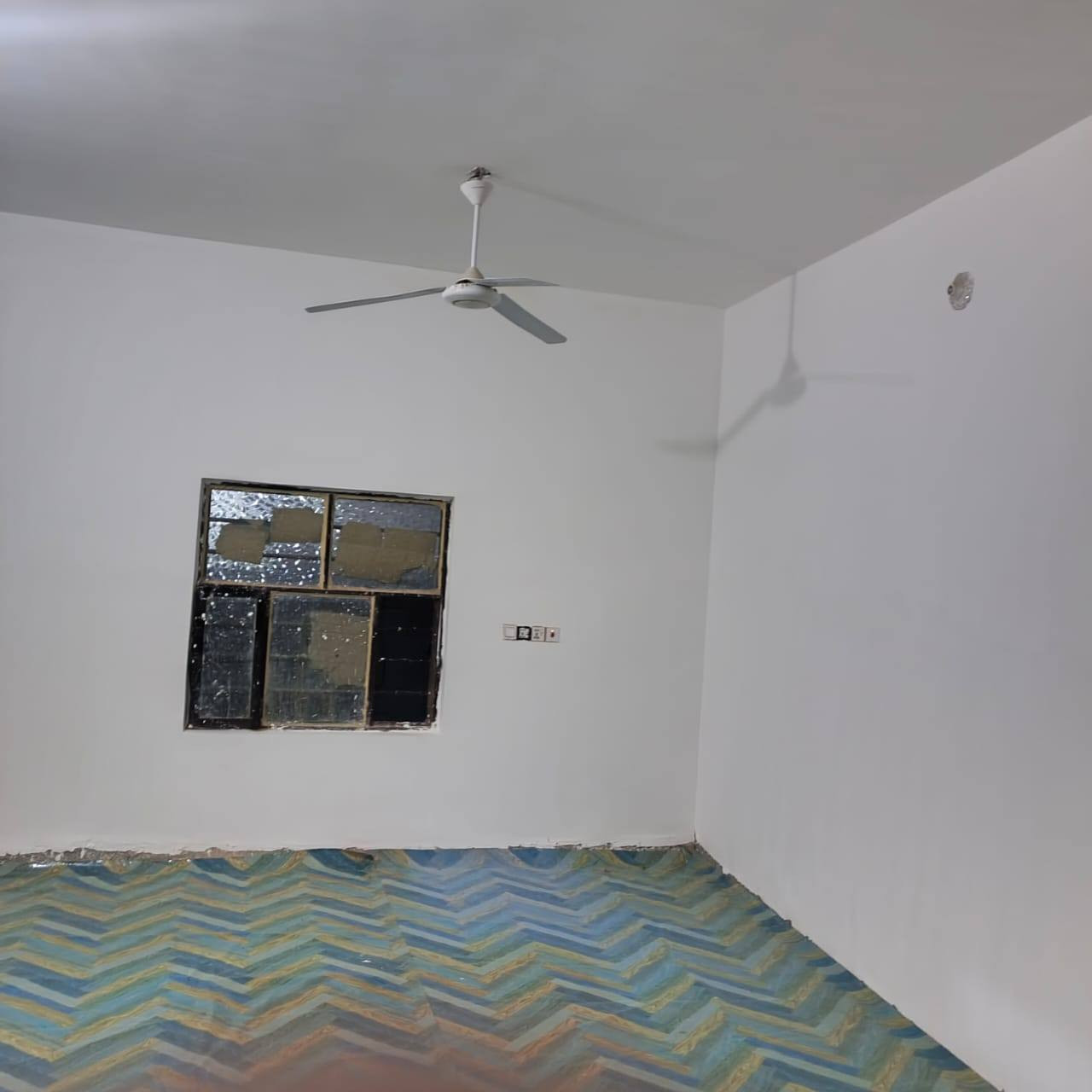 بيت للبيع قرفيين وصالة ومطبخ 
وستقبال جاهز كافة الخدمات ماء كهرباء مولد 

موقع البيت شارع ابو الماش يم الجملون 
سعر البيت مناسب 
رقم صاحب البيت *********** ما متواجد ع الفيس الشراي يتصل
