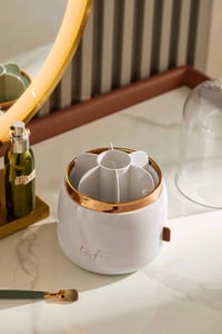 حافظة فرش مكياج دوارة المميزات:  هيكل خارجي مقاوم للكسر و ضد الأتربة و...