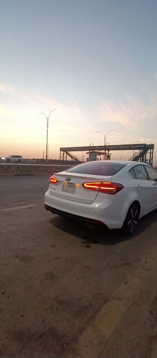 مكلف بالنشر
للبيع سيراتوو ٢٠١٨ فول مواصفات على آخر حبابه 
كتاب فحص مرفق بالصور 
مكانها السماوة الوركاء 
رقم موبايل صاحب السياره ***********
