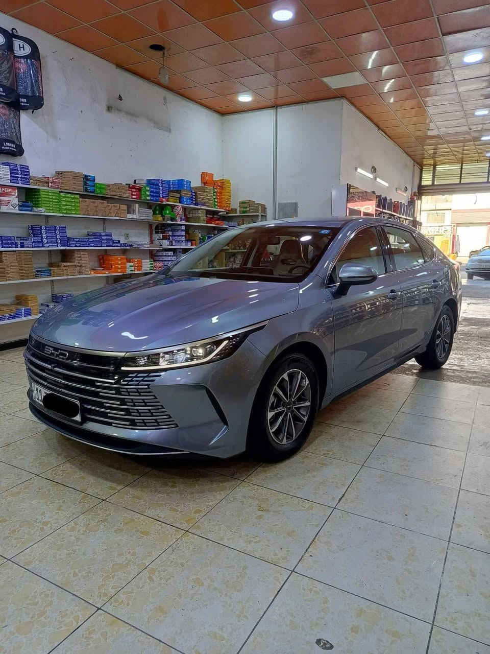 بي واي دي ديستروير / BYD Destroyer 

موديل 2025 / المشي الكلي 5 آلاف 

بأسمي تحويل مباشر / حرة / بعدها بدهن الشركة

رقم بغداد الانكليزي / هزة جديدة / سنوية لغاية 2030 

شاشة محدثه ومنزل كل التطبيقات

السيارة كاملة مع جميع ملحقات الشركة 
ـــــــــــــــــــــــــــــــــــــــــــــــــــــــــــــــــــــــــــــــــــــــــ
مواصفات السيارة 

بصمة تشغيل / بصمة ابواب / تشغيل عن بعد / حساس خلفي

شاشة اصلية / كامرة خلفية / هاند بريك بصمة / كشنات جلد 

تحكم استيرن جهتين / لد امامي / بك لايت لد / لايت زنون  

ويل كب كروم / اشاير بالمري / شاشة قلابه / مثبت سرعة
ــــــــــــــــــــــــــــــــــــــــــــــــــــــــــــــــــــــــــــــــــــــــــ
السيارة مكفولة من الصبغ 
بيها ملاحظتين بالجاملغات الخلفية 

#السعر 19,300,000 عراقي وبيها مجال بسيط 

مكان السيارة / بغداد / حي الجامعة 

للأستفسار 
*********** متوفر واتساب او اتصال
