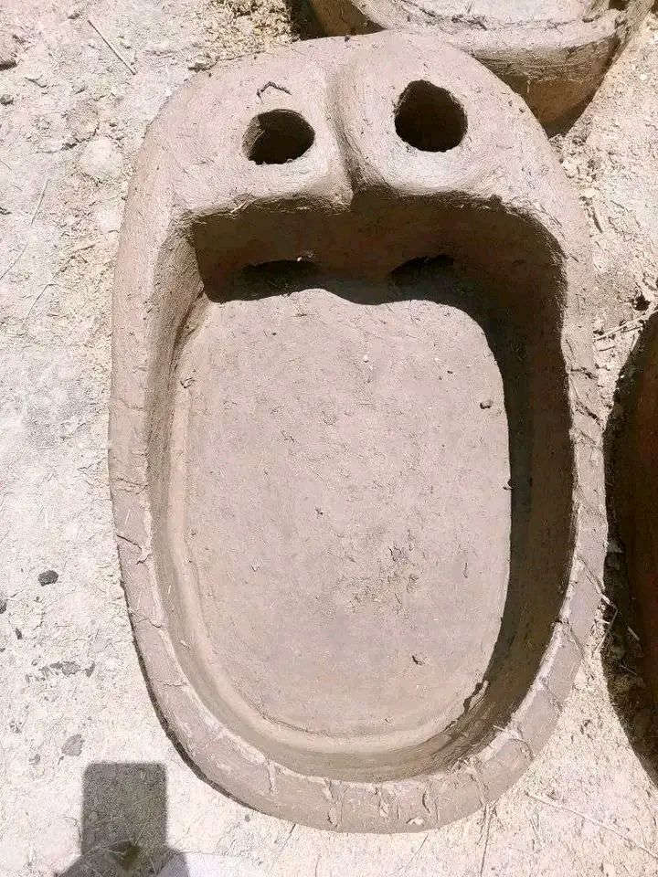 السلام عليكم 
يوجد لدينا تنور طين حر 
اسعار مناسبة 
يوجد توصيل ***********
