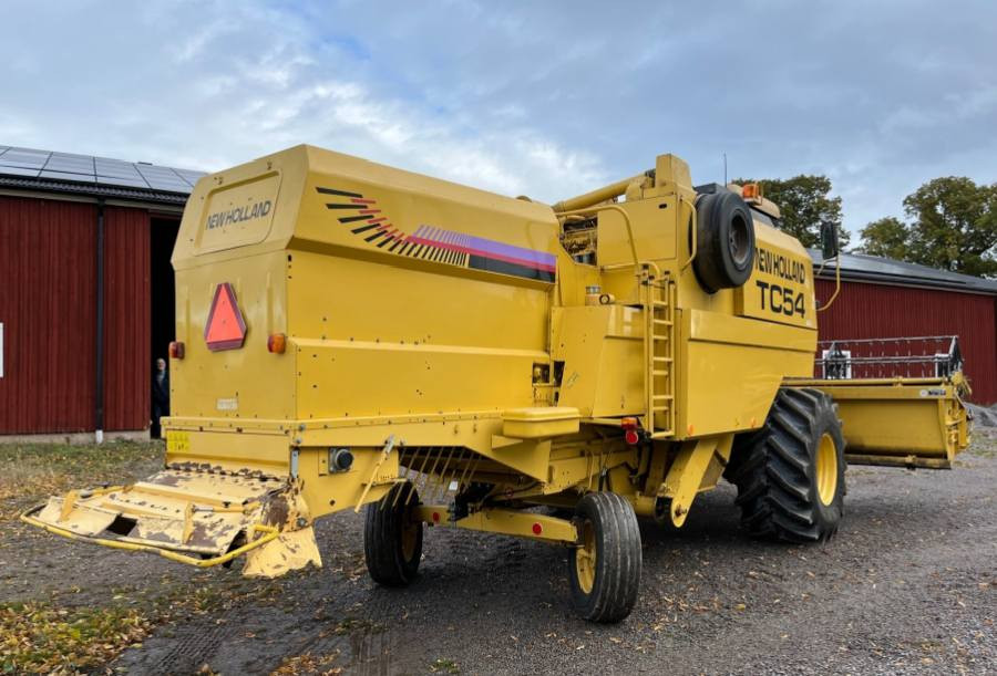 Newholland tc54
موديل 1996
مشتغلة 2540ساعة فقط
( 4 بلم قايش طبلة 15 فوت) + عربانه طبلة
تايرات بحالة ممتازة
(كفالة محرك وكير واكسل ومعمل وابلام) 
مكان الحاصدة اوربا🚩
السعر 21.000$ ( دفترين و10 اوراق) 
مدة الوصول من 20-30 يوم بعد الحجز
بدون حجز مابيع ❗
للاستفسار خاص او  3197010285034+


**إذا كنت صاحب هذا الإعلان وتريد حذفه لأي سبب، رجاءا أرسل رسالة إلى الدعم الفني**