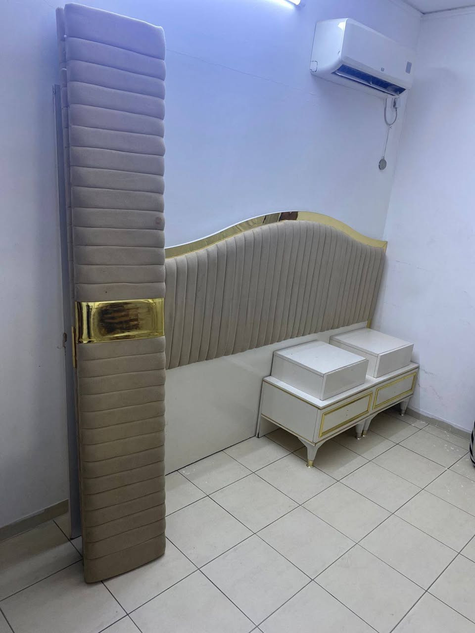 غرفه قليل الستخدام نضيفه وخشب جديد ودرجى اولى 
السعرر 650الف وبيهة مجال للطيبين الستفسار على الرقم***********
