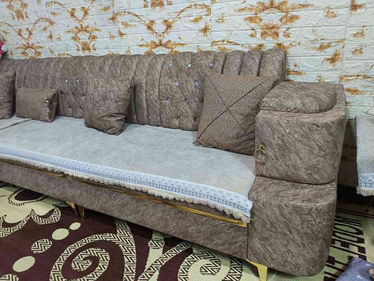 ديوان للبيع مكان كركوك ٥ أمتار  سعر ٢٢٥  مستخدم أقل سنه
بعده جديد  وبي مخزن بالضهر قطعه وحدة ***********
