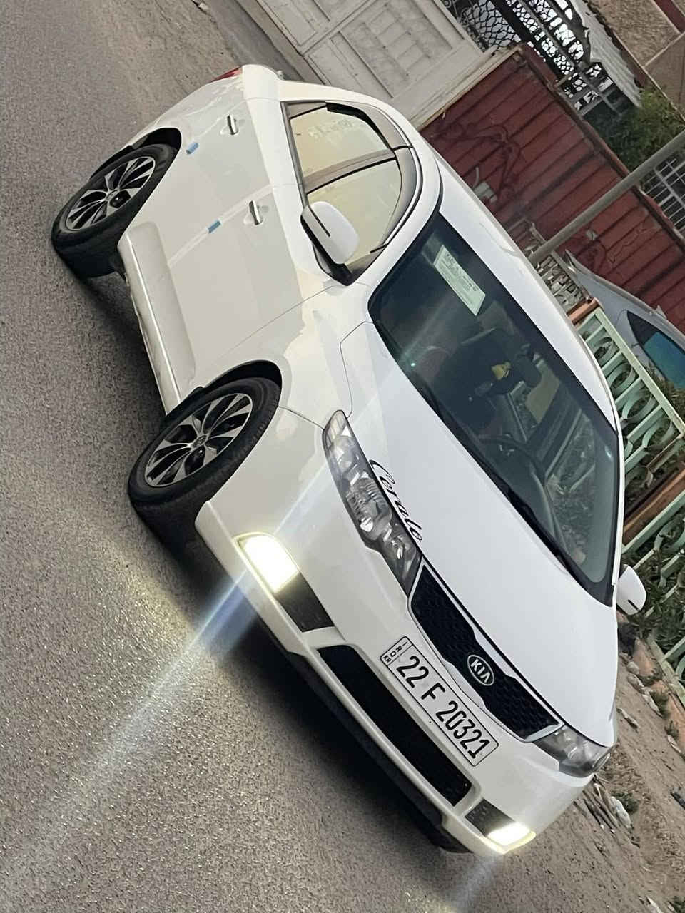 سيراتو ٢٠١٢ خليجي 
سعر ١٠٣ بيهة مجال شراي
بيهة صبغ باب سايق اثر شخط
باقي كلة مكفول سيارة وضع شركة
موصفات نص فول 
تحكم ستيرن جهيتن مانع نزلق
بلوتوث حاكيا يدات نيكل 
شفتات بلستيرن حساسات خلفية
داخل لونين شاير بلمري مري شفط
محرك ١٦٠٠ لا تبخير ولا تنقيص
رقم اربيل دولي بسمي هزة سنوية جديدة
سيارة جاهزة ما بيهة اي نقص 
ماشية ١٥٠ حقيقي
مكان سيارة بغداد الشعب
رقمي***********
