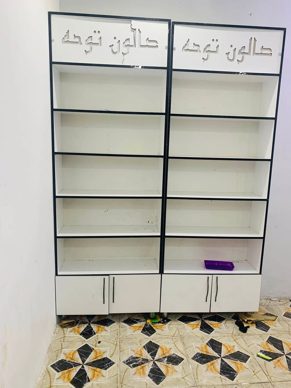 فاترينات عدد2
الارتفاع 240 
العرض متر 
السعر 250 وبيهن مجال 

***********
