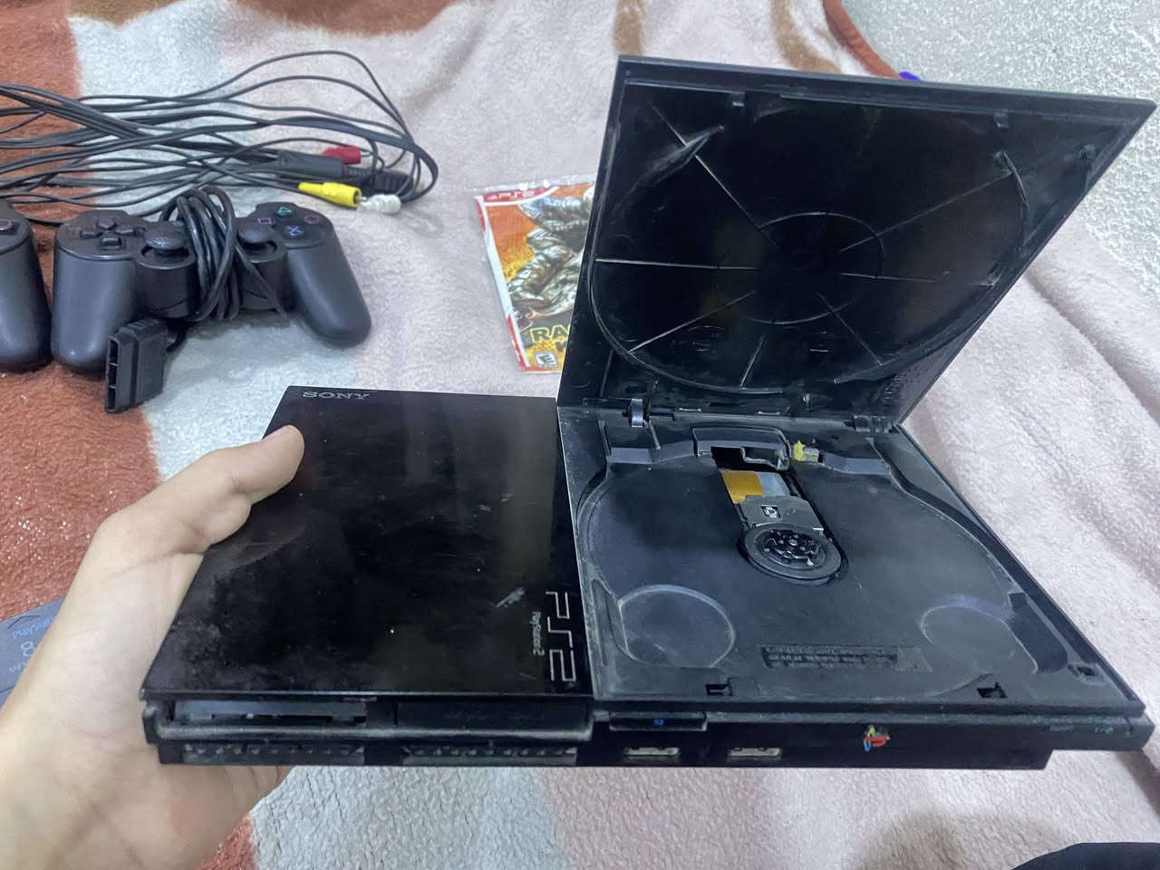 سلام عليكم بلي تو  للبيع نضيف الجهاز شغال شرط الفحص وياه يدتين شغالات جدد او اكو وثنين عاطلات اذا تريدهن يعني اربعه يدات وياه برنامج ميموري وفلاش مساحته 8G بيه لعبتي تكدر انته تنزل عليه الالعاب وياه قرص هم شغال وياه فحص اصورلك ااجهاز او انه اشغل القرص يعني البلي يشغل اقراص وفلاش وياه فيش توصيل اصليه كل هذه ب60 الف المكان بصره ياسين خريبط للستفسار اكتب خاص بل تعاليق.


**إذا كنت صاحب هذا الإعلان وتريد حذفه لأي سبب، رجاءا أرسل رسالة إلى الدعم الفني**